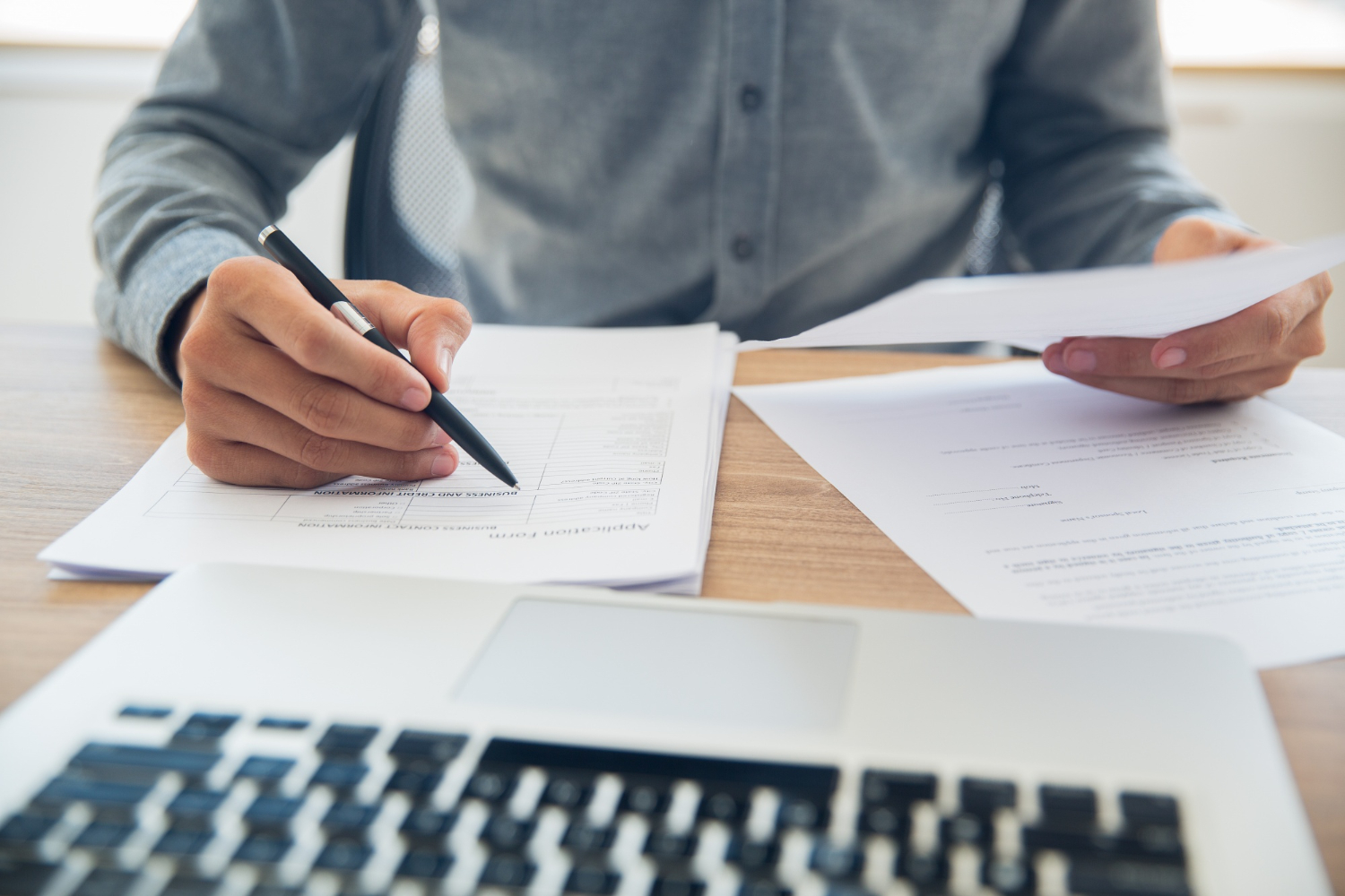 ¿Qué tipo de contrato necesitas? Spoiler: depende de lo que estés haciendo (y de lo que quieras evitar después)